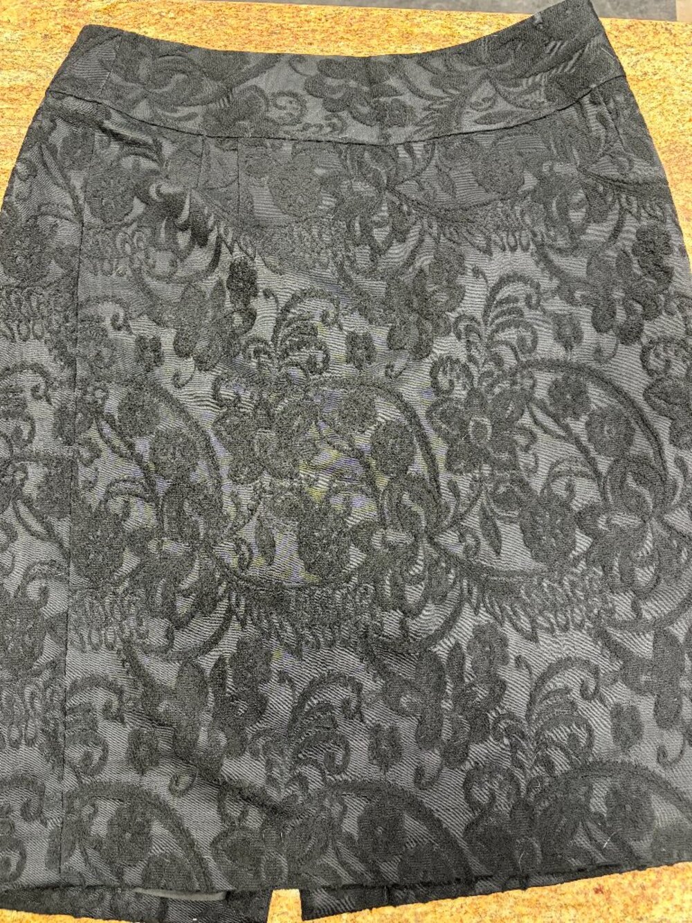 NWT Ann Taylor Lightweight Damask Pattern Black Skirt w Zip NEW Sz10